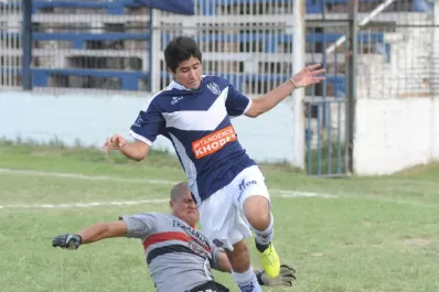 Unos 200 hinchas de San Juan fueron incontenibles