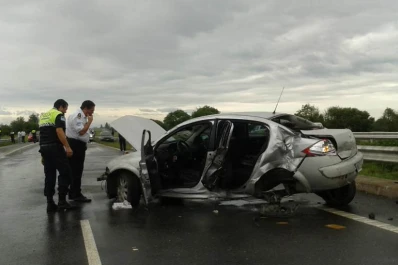 Chocaron contra el guardarrail de un puente y salieron despedidos en la autopista a Famaillá