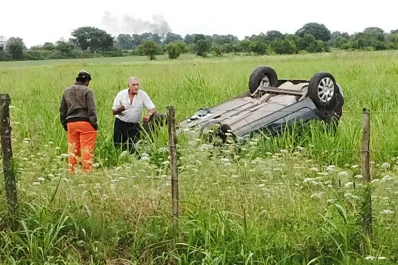 Un hombre de 70 años dio dos vueltas con su auto y terminó ileso