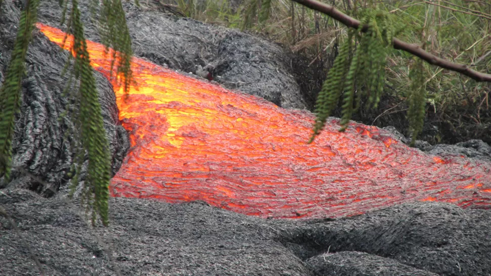 EMERGENCIA. La isla de Hawaii se encuentra en alerta desde septiembre, cuando comenzó a avanzar la lava sobre los poblados. REUTERS