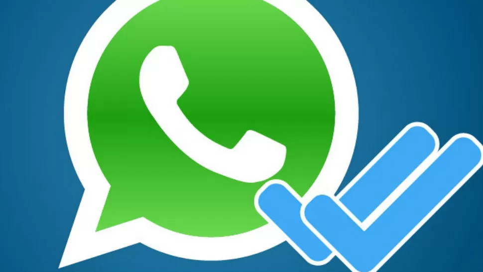 DESCONTENTO. La doble tilde azul de WhatsApp, que revela si un usuario abrió los mensajes recibidos, generó un revuelo la semana pasada.