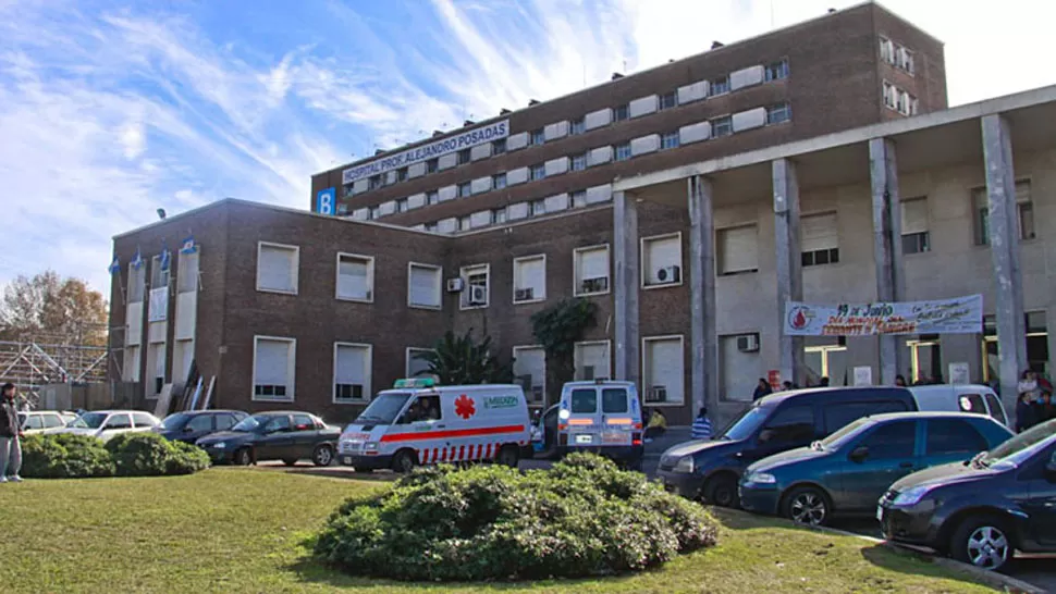 HOSPITAL POSADAS.  El paciente y el camillero cayeron desde la terraza. FOTO TOMADA DE INFOBAE.COM
