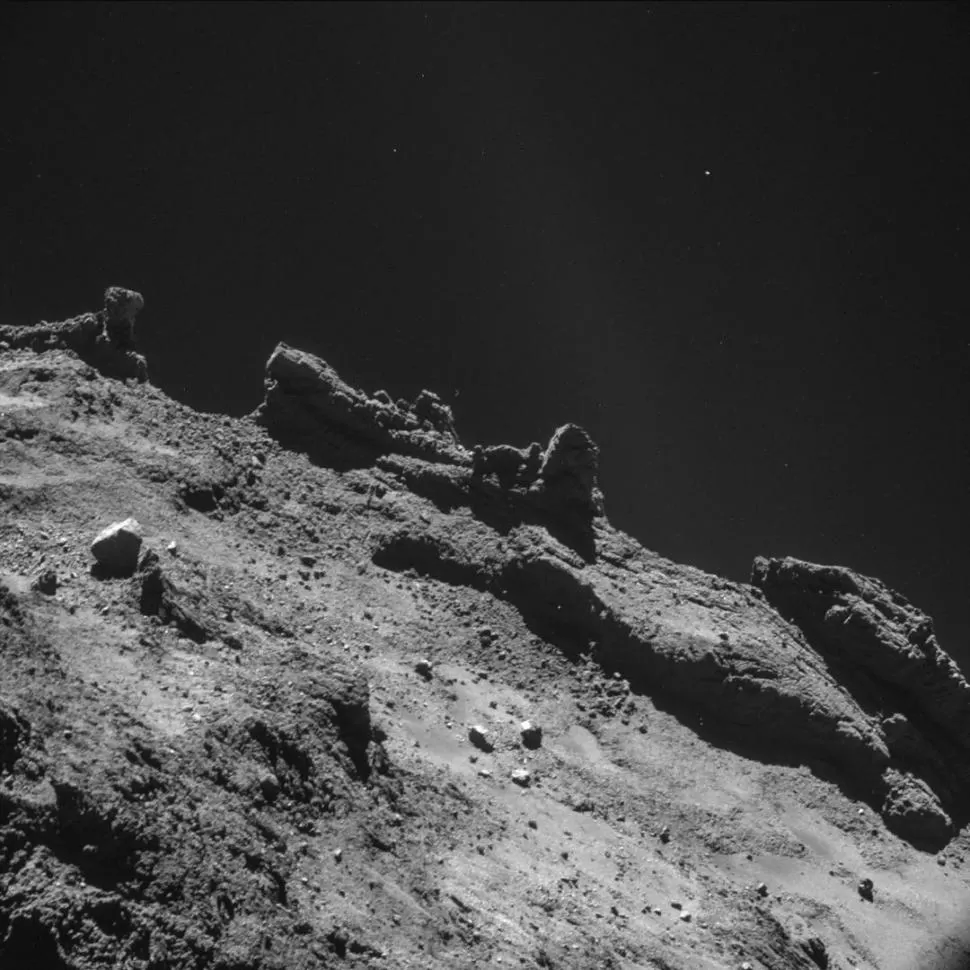 CERCA. Philae tomó esta foto a 7,8 km del cometa, antes de aterrizar. reuters