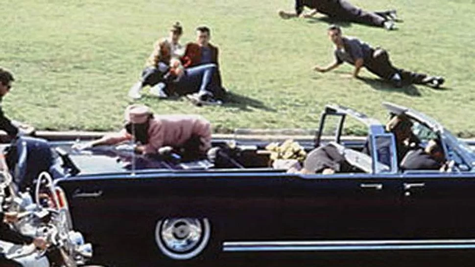 MISTERIO. Durante el asesinato de Kennedy se tomó una de las fotos que nunca pudo ser explicadas. 