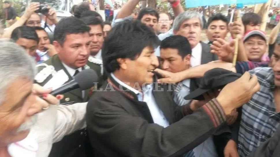 VISITA. Evo Morales en Campo Santo. FOTOS LA GACETA