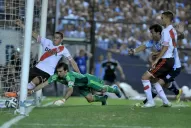 Racing le ganó a River y se subió a la punta