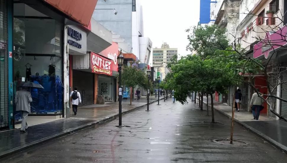 FRESCO DESPERTAR. Tucumán amaneció con lluvia. LA GACETA / FOTO DE DAVID CORREA