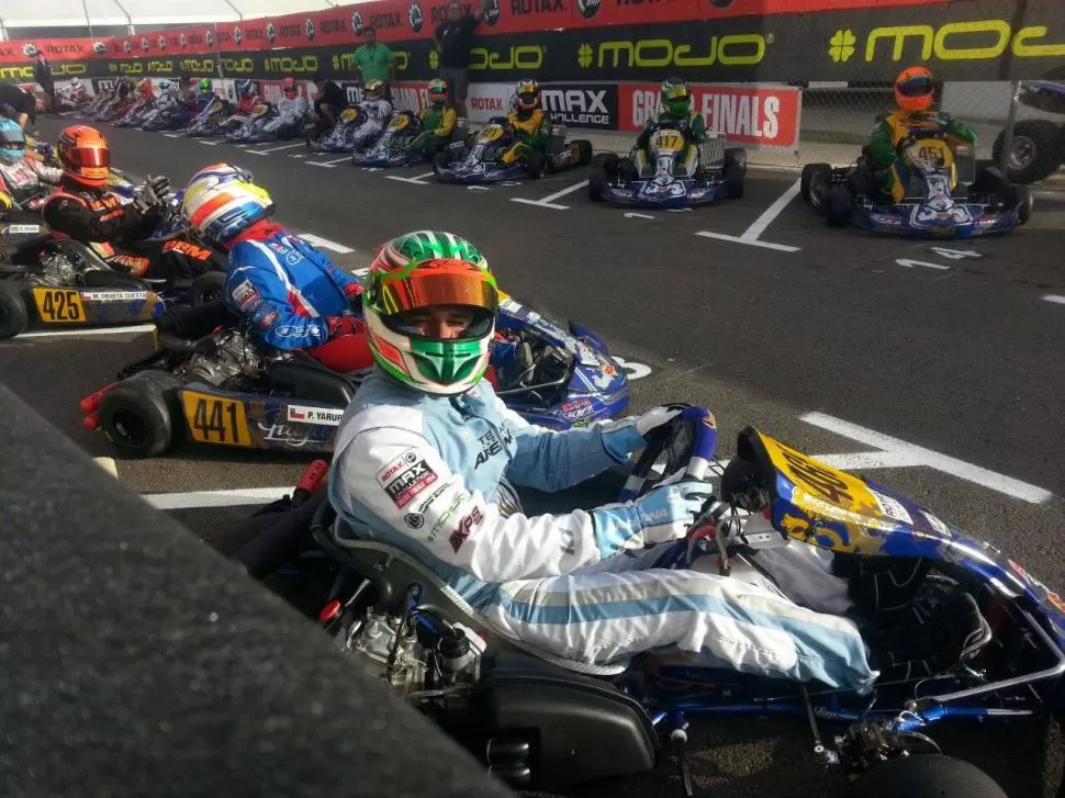 ANTES DE GIRAR. Esteban Simonetto se apresta a salir a pista, junto con el resto de los pilotos de la DD2 Master. foto de Esteban Simonetto 