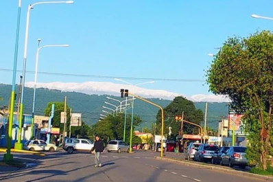 Los cerros tucumanos amanecieron cubiertos con granizo