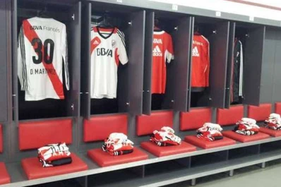 A minutos del Superclásico, mirá el vestuario de Boca y River