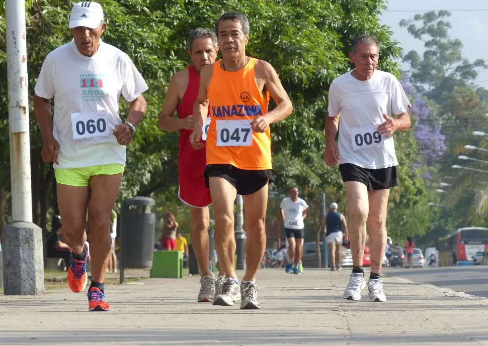 EN LA MARATON DE CONCEPCION. Los corredores son más eficientes que personas de su misma edad que sólo caminan. LA GACETA/FOTO DE OSVALDO RIPOLL
