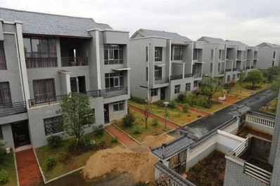 Un multimillonario reconstruyó el pueblo donde nació