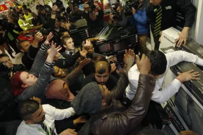 Locura de compras por el Black Friday en Estados Unidos