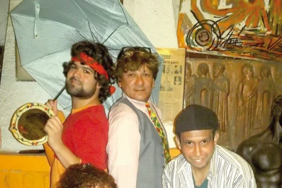 Una propuesta de humor absurdo en “Costra”