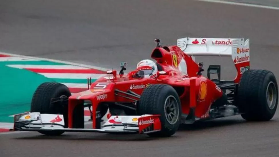 SU PRIMERA VEZ. Vettel giró varias veces con dos modelos de Ferrari distintos.