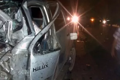 Tres hermanos murieron en un choque entre una camioneta y un tractor