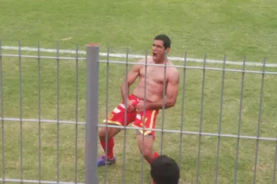 Sand se pasó de rosca en un festejo de Boca Unidos