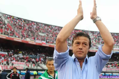 Almeyda fue homenajeado en su regreso al Monumental