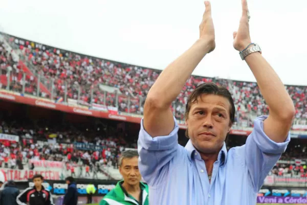 Almeyda fue homenajeado en su regreso al Monumental