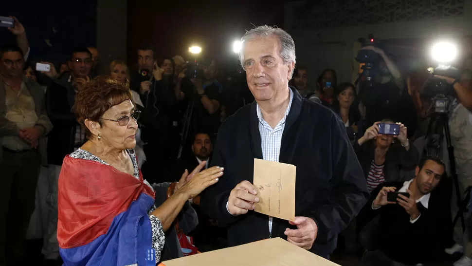 EN MONTEVIDEO. Vázquez vota en la capital uruguaya. REUTERS