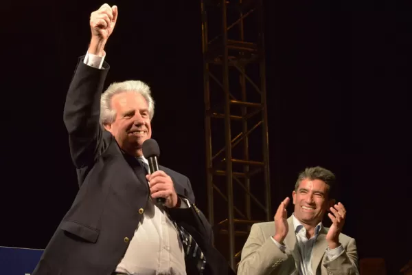 Tabaré Vázquez se impuso en el ballotage y vuelve a ser presidente de Uruguay