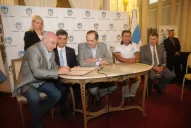 Hacer clientelismo político es de malnacidos, dice Alperovich