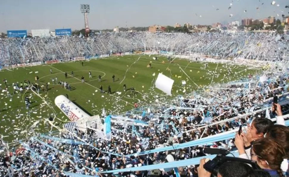 APOYO. Se espera un lleno total en El Monumental; los hinchas también jugarán el partido. (www.atleticotucuman.com.ar)