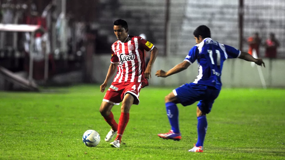 FIGURA. Serrano anotó los dos primeros goles para San Martín. LA GACETA / FOTO DE DIEGO ARÁOZ