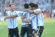 Atlético goleó y forzó el desempate por el ascenso