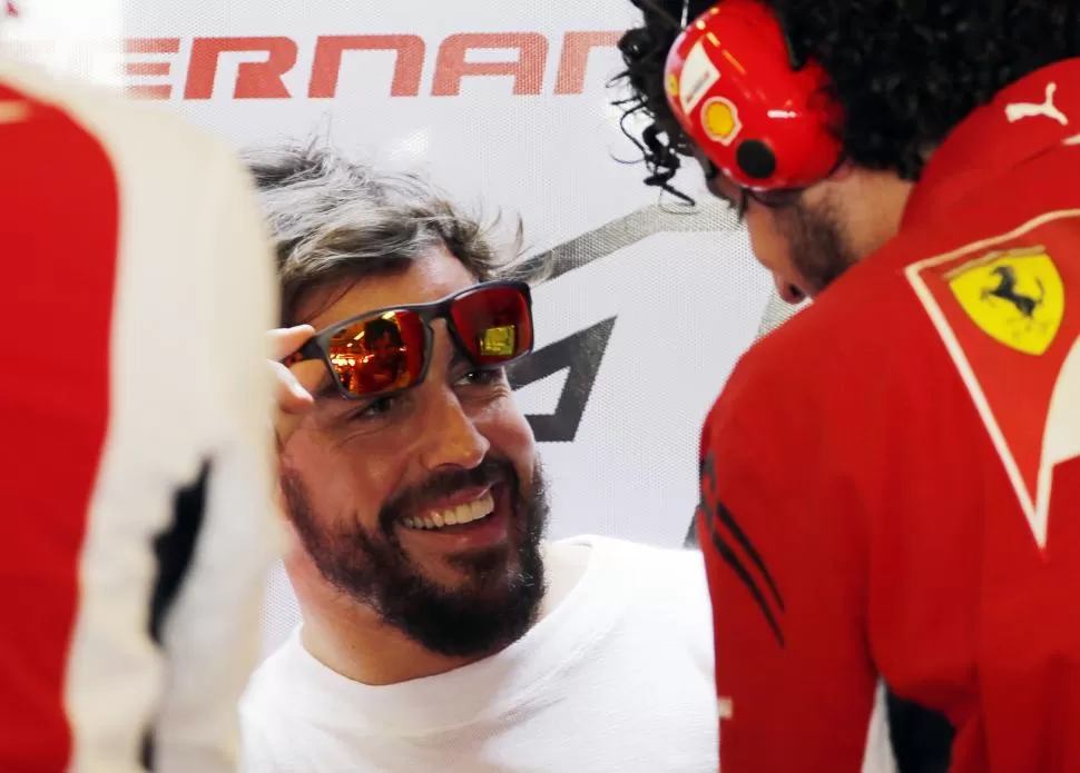 RETORNO. Fernando Alonso ya corrió para el equipo británico. reuters