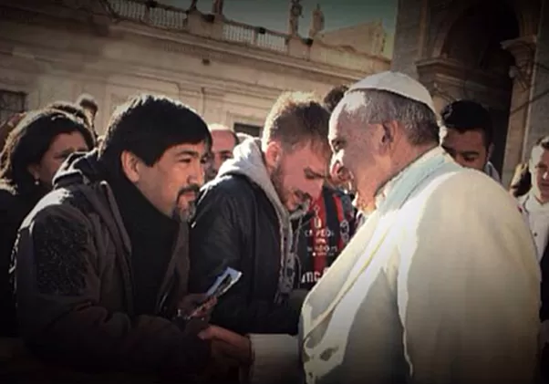 PLAZA SAN PEDRO. Claudio Sosa saludó al papa Francisco el miércoles. 