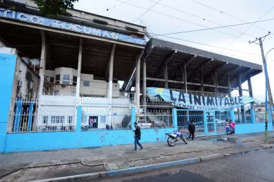Los barras coparon el Monumental