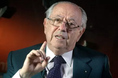 Vuelven a investigar a Carlos Corach por el supuesto encubrimiento del atentado a la AMIA