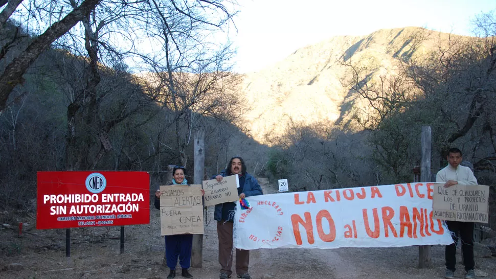 PROTESTA. Los vecinos de El Cantadero se oponen al funcionamiento de la mina de uranio. FOTO DE NOTICIASNOA.COM