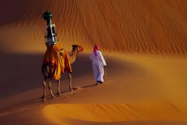 Conocé el desierto de Liwa, gracias a los camellos de Google Street View