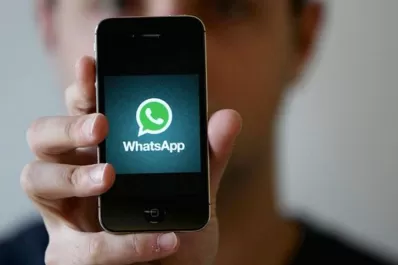 WhatsApp ya permite desactivar el doble check azul