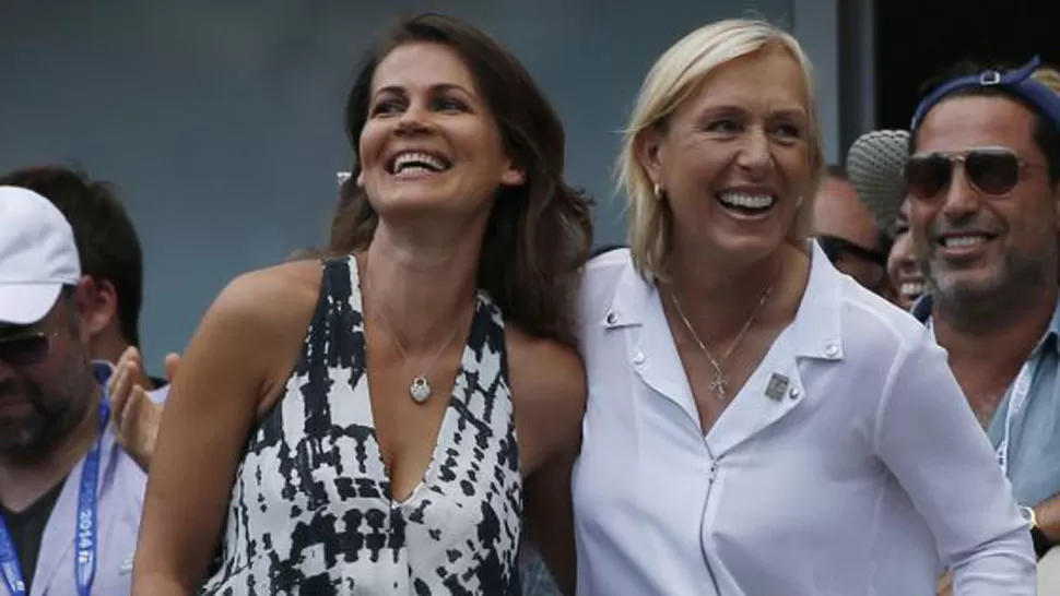 ENAMORADAS. Martina Navratilova y, a la izquierda, Julia Lemigova, en el pasado US Open. REUTERS
