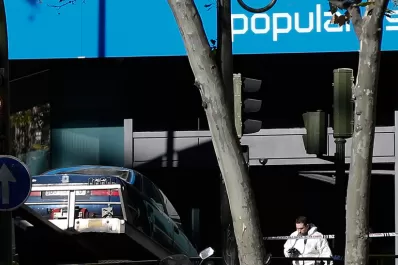 Un desempleado estrelló un auto con explosivos contra la sede del PP en Madrid