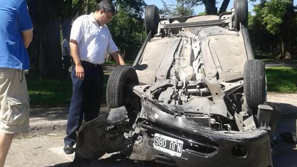 DURO IMPACTO. El accidente se produjo en avenida Gobernador del Campo al 500. FOTO TOMADA DE TWITTER.COM/MATI944