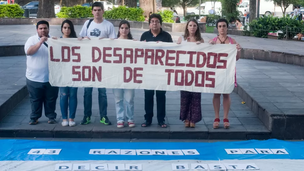 Tucumanos se suman a una campaña en apoyo a las víctimas de Ayotzinapa