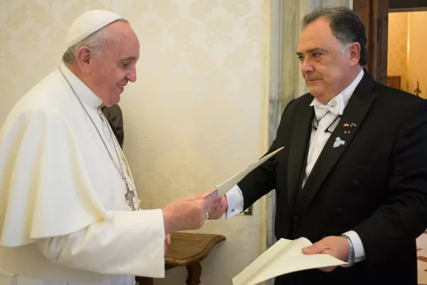 El Papa dijo que  tendrá como prioridad visitar la Argentina entre 2015 y 2016