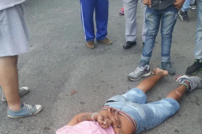 Se daba a la fuga, chocó y lo detuvieron
