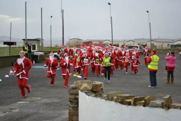 El objetivo de la carrera es que Papá Noel baje de peso
