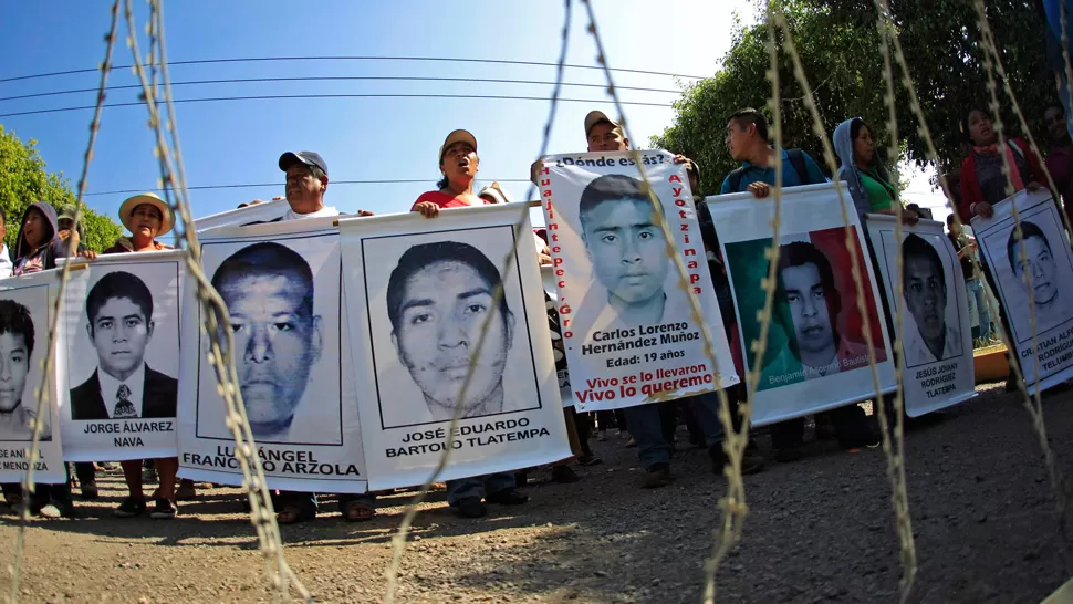 ¿DONDE ESTAN? Familiares y amigos de los normalistas desaparecidos siguen esperando una respuesta del gobierno de Peña Nieto. REUTERS