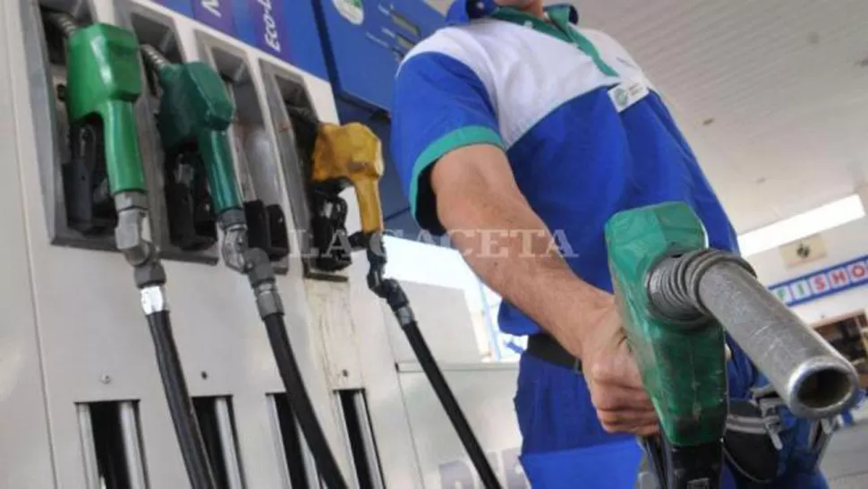 El precio del combustible bajará un 5% en 2015