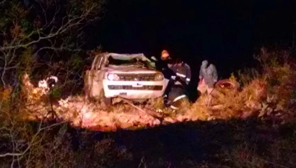 Una camioneta cayó a un vacío de 80 metros, en cercanías de Amaicha del Valle