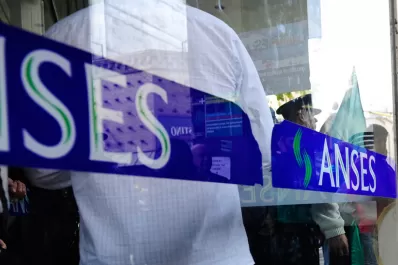 La administración pública nacional atenderá hasta el mediodía