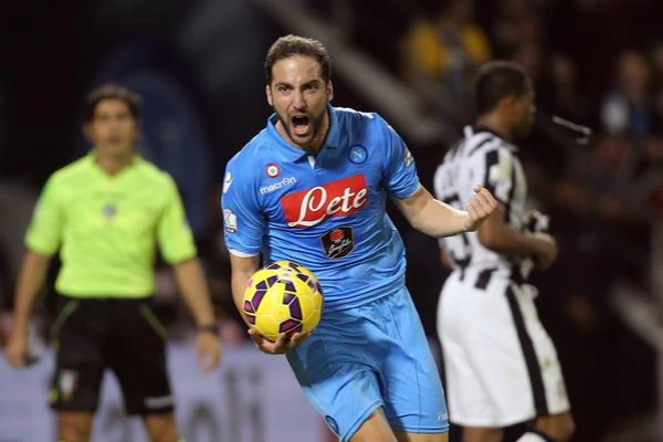 Higuaín guió a Napoli al título