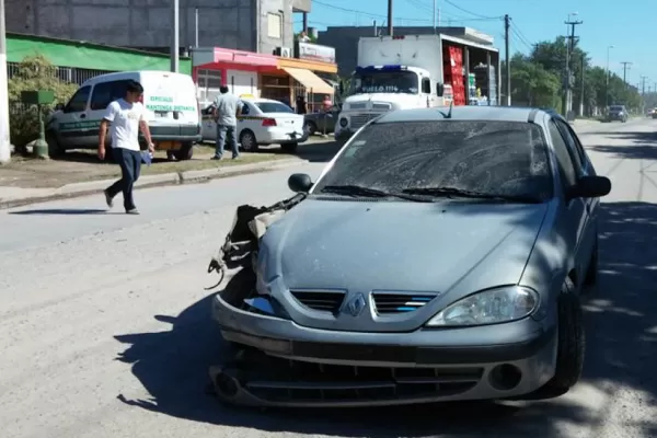 Una ambulancia protagonizó un choque con un auto