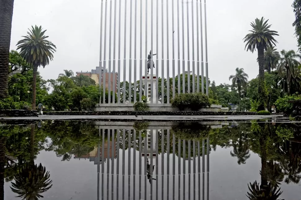 ATENCIÓN AL MONUMENTO. La Municipalidad informó que la imagen de San Martín será revalorizada. la gaceta / foto de franco vera